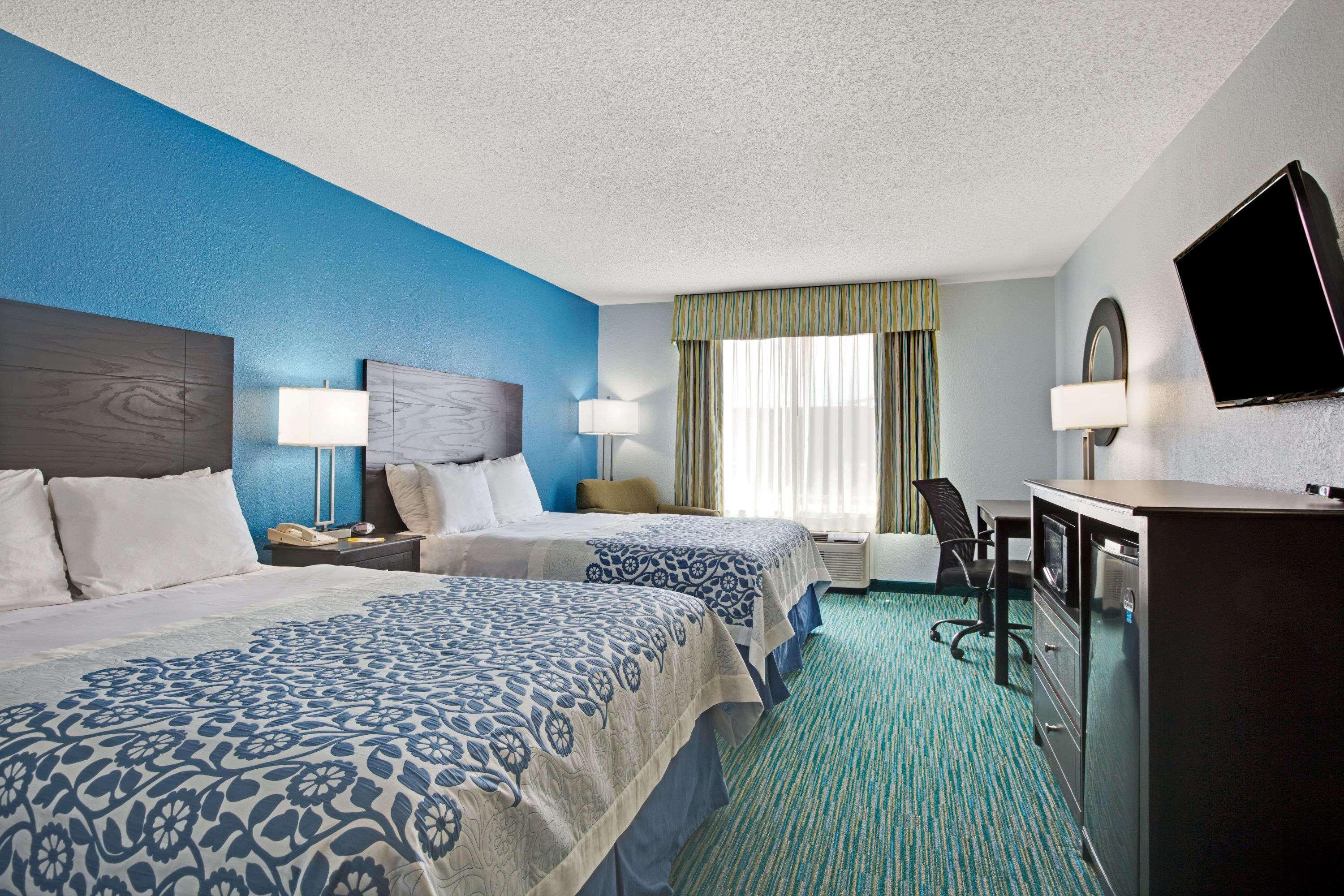 Days Inn By Wyndham Dallas Garland West Buitenkant foto