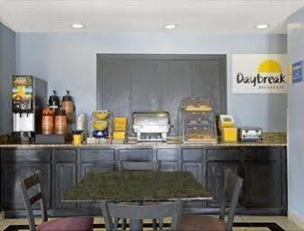 Days Inn By Wyndham Dallas Garland West Buitenkant foto